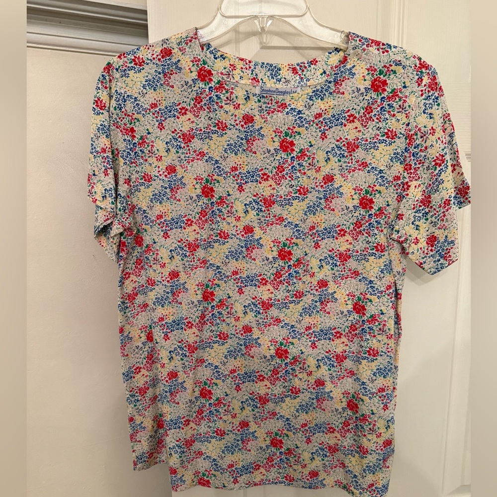 NWOT VINTAGE STEPHEN DOUGLASS LTD. FLORAL BLOUSE

SZ 4-SHORT SLEEVED 🌸🌷🪷🌻🌹
